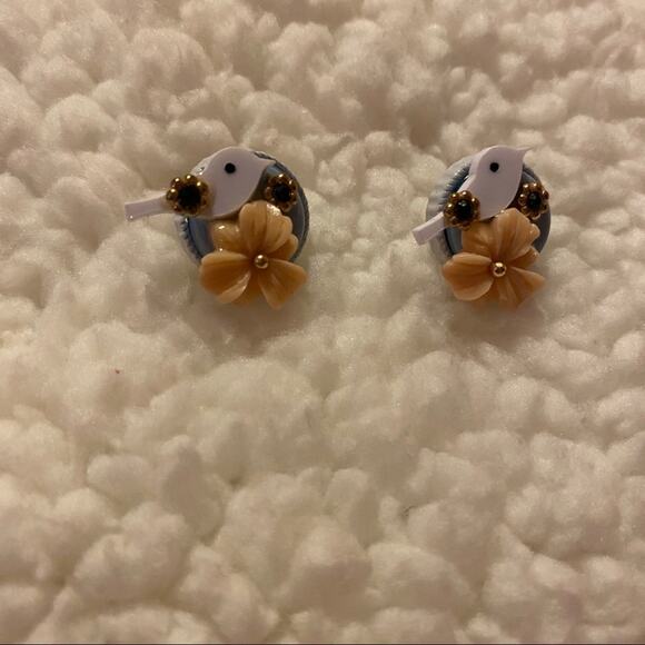 Plunder Jewelry - Plunder Ebony Bird with Flower Earrings